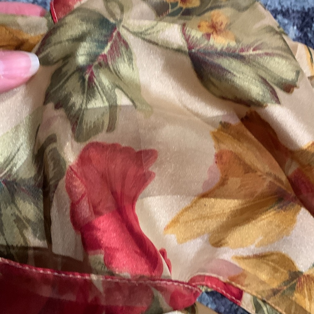 Macy’s semi sheer striped golden holiday or fall theme 13.5” by 64” - Picture 4 of 4